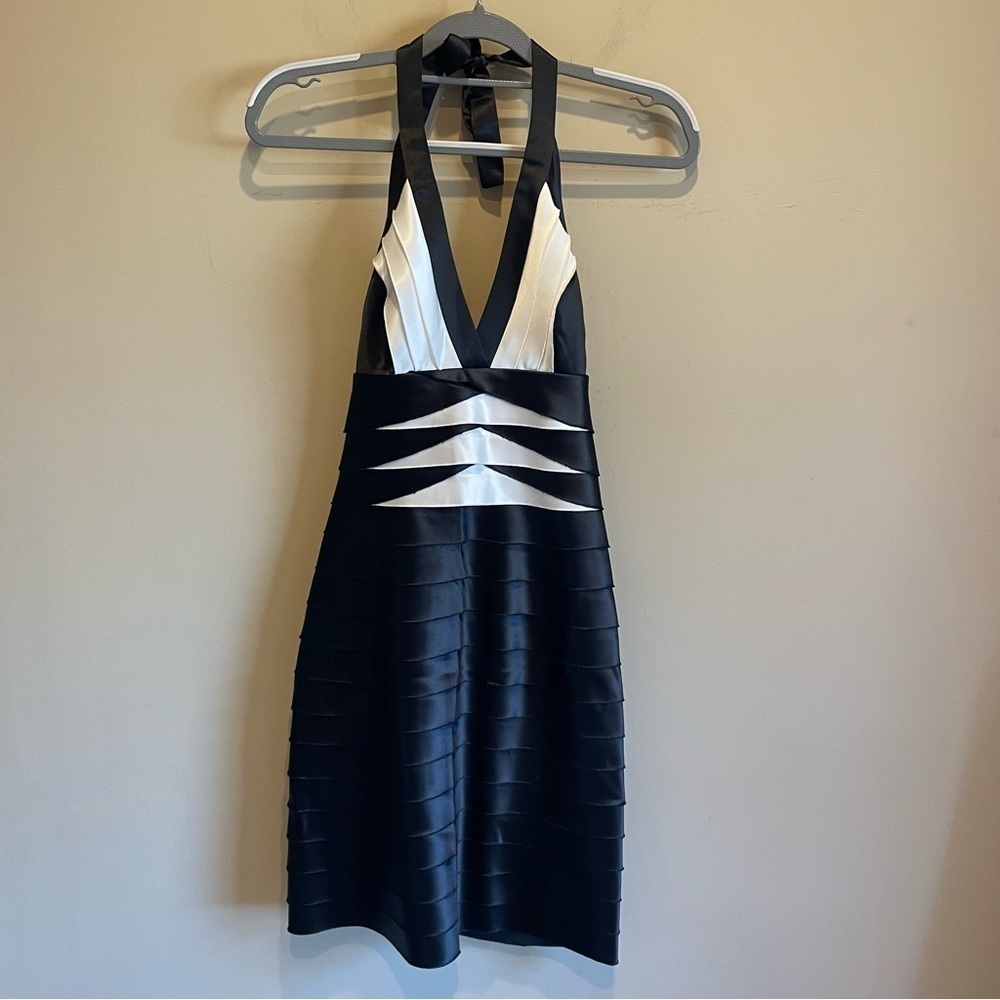 BCBGMAXAZRIA Women's Black White Halter Dress Size 0 Layered Back Zip Polyester